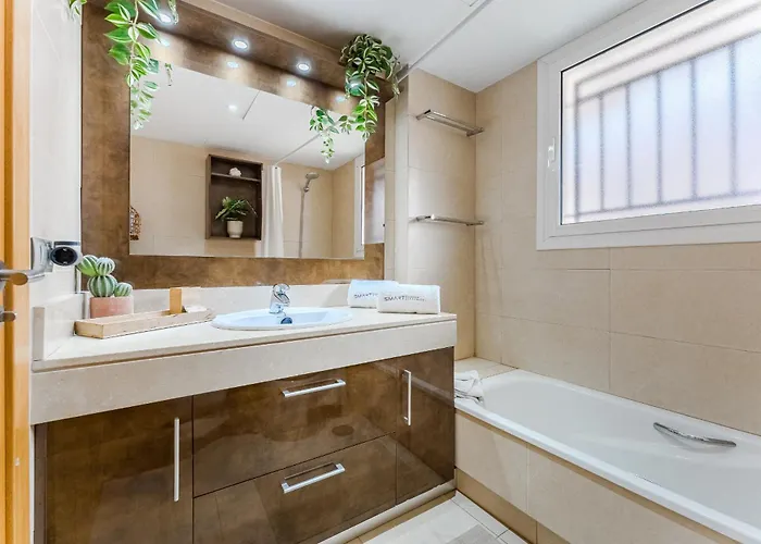 Modern With Large Terrasse, Bbq, Fast Wifi, 2 Pools Lejlighed